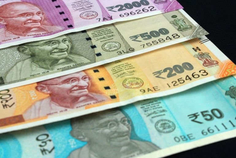 Indian Rupee decline against the backdrop of a strengthening Dollar Index in early trade