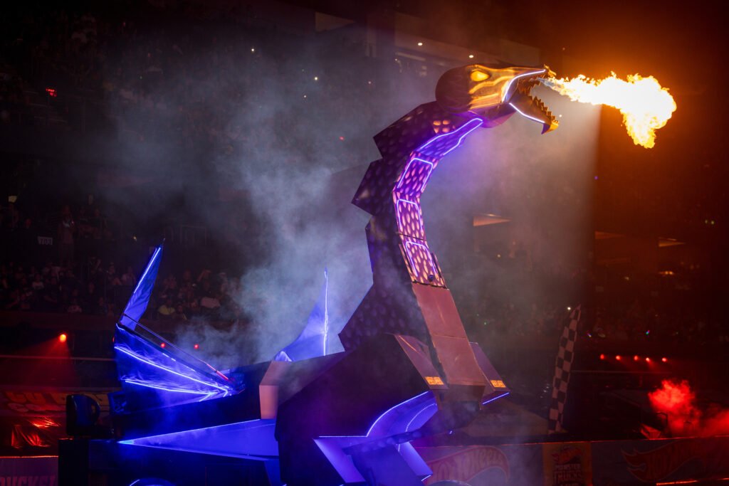 Hot Wheels Monster Trucks Live Glow Party