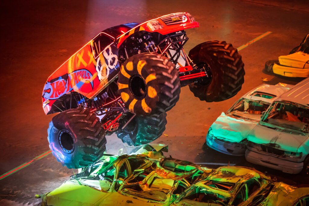 Hot Wheels Monster Trucks Live Glow Party