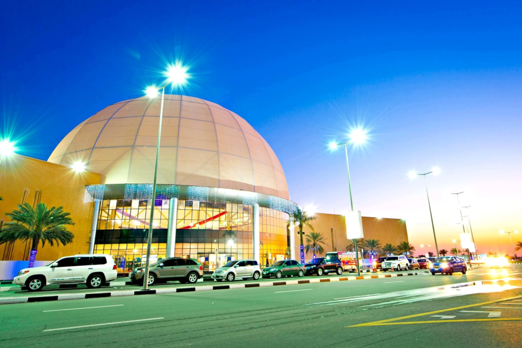 Budget-friendly shopping destinations in Dubai, including malls and souks for affordable deals on fashion and more.