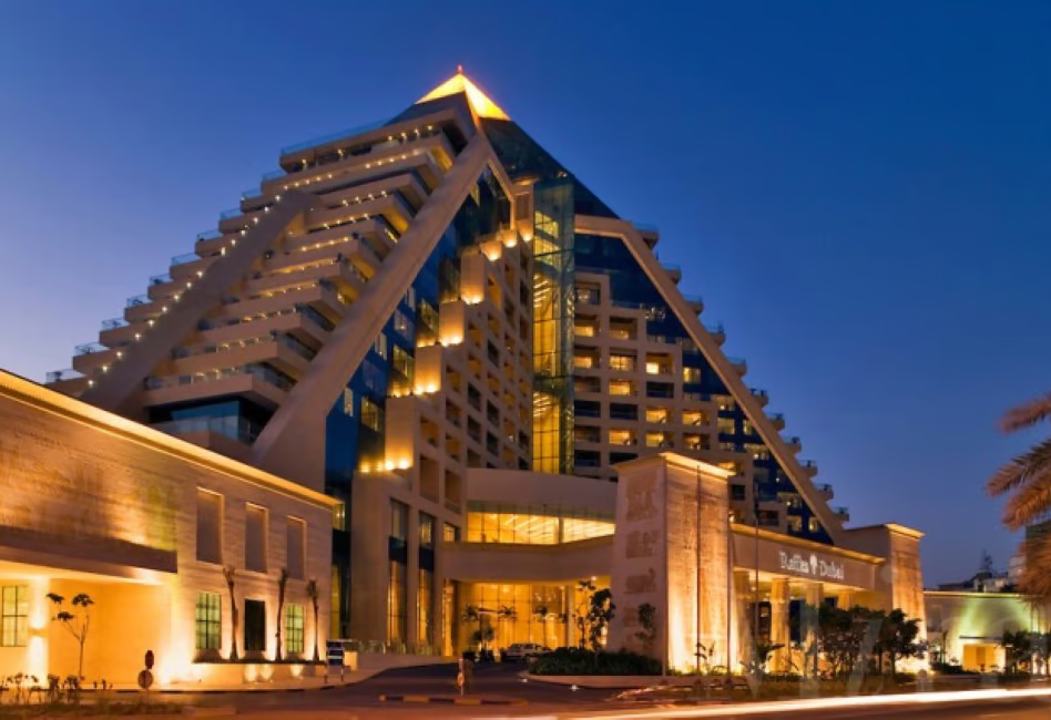 Budget-friendly shopping destinations in Dubai, including malls and souks for affordable deals on fashion and more.