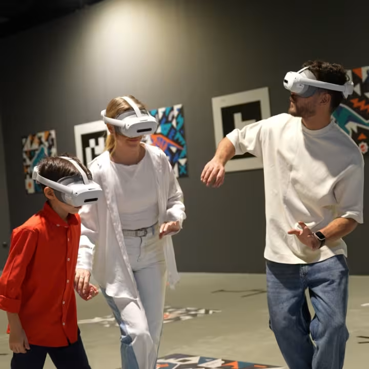 VR experience brings dinosaurs to life