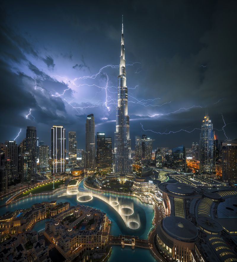 lightning Burj Khalifa