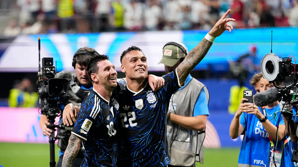 Argentina Beat England 2-1