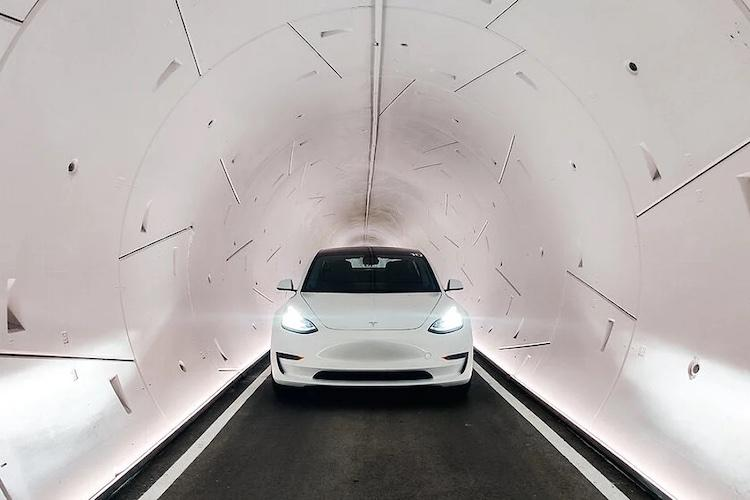 Driverless Taxis and Air Taxis